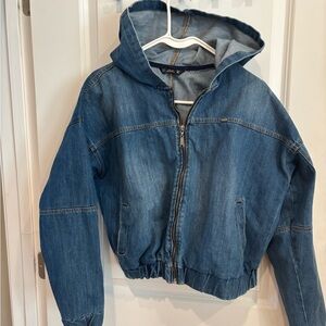 Ouest woman’s Hooded BomberJean Jacket in x-Large Blue